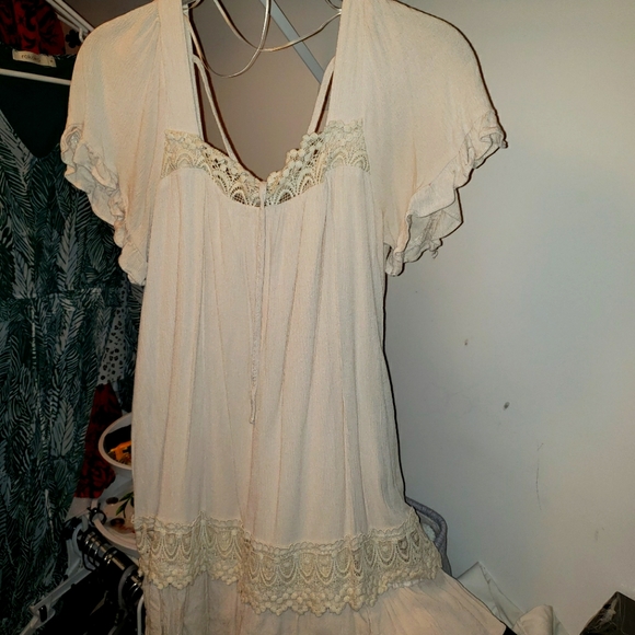 Dresses & Skirts - Dressup mini dress cream
